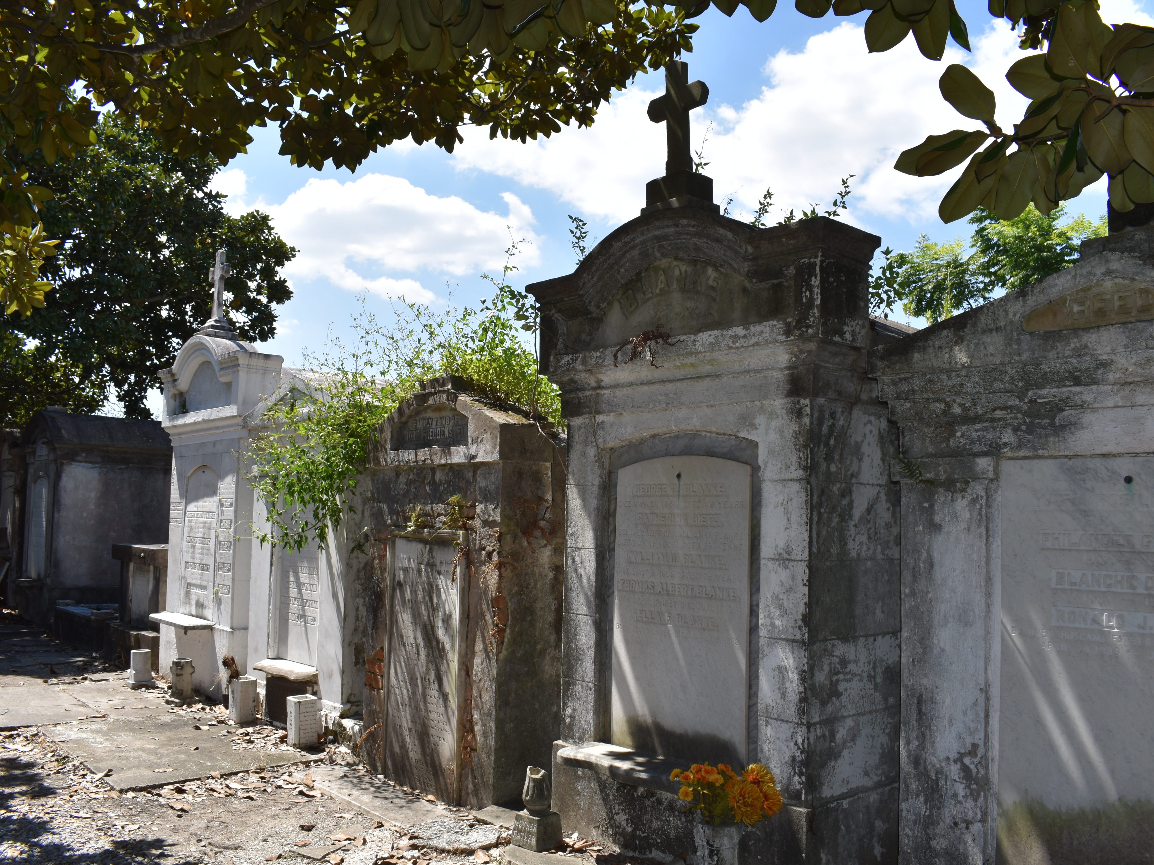 top experiences on a weekend trip to new orleans, la fayette cemetery no. 1